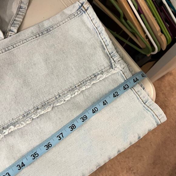 Boohoo Light Wash Denim Vertical Raw Hem Flared High Rise Jeans Size 14 - Picture 12 of 13